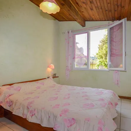 2 Bedroom Gorgeous In Di Nazza