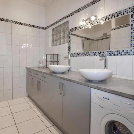 2 Bedroom Gorgeous In Di Nazza Appartamento