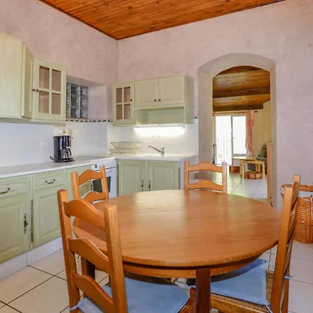 2 Bedroom Gorgeous In Di Nazza