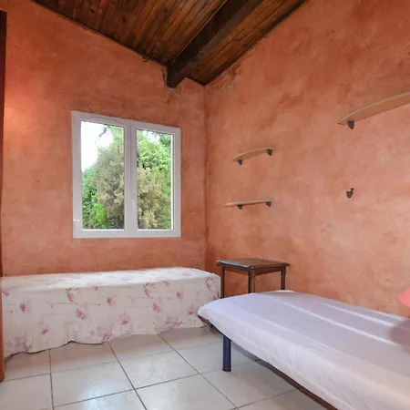 2 Bedroom Gorgeous In Di Nazza * Poggio-di-Nazza